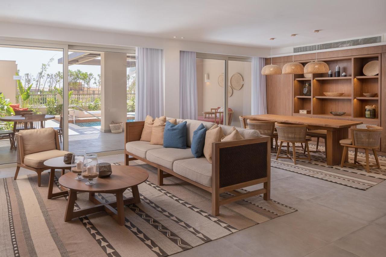 Steigenberger Resort Ras Soma Hurghada Exteriér fotografie The living room of a two-bedroom villa at the resort