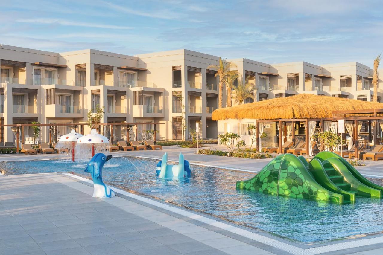 Steigenberger Resort Ras Soma Hurghada Exteriér fotografie The resort's swimming pool