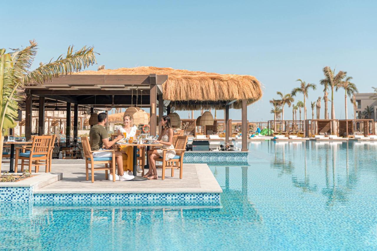 Steigenberger Resort Ras Soma Hurghada Exteriér fotografie The swimming pool at the resort