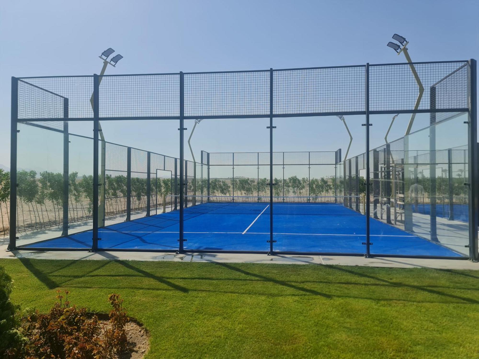 Steigenberger Resort Ras Soma Hurghada Exteriér fotografie A paddle tennis court